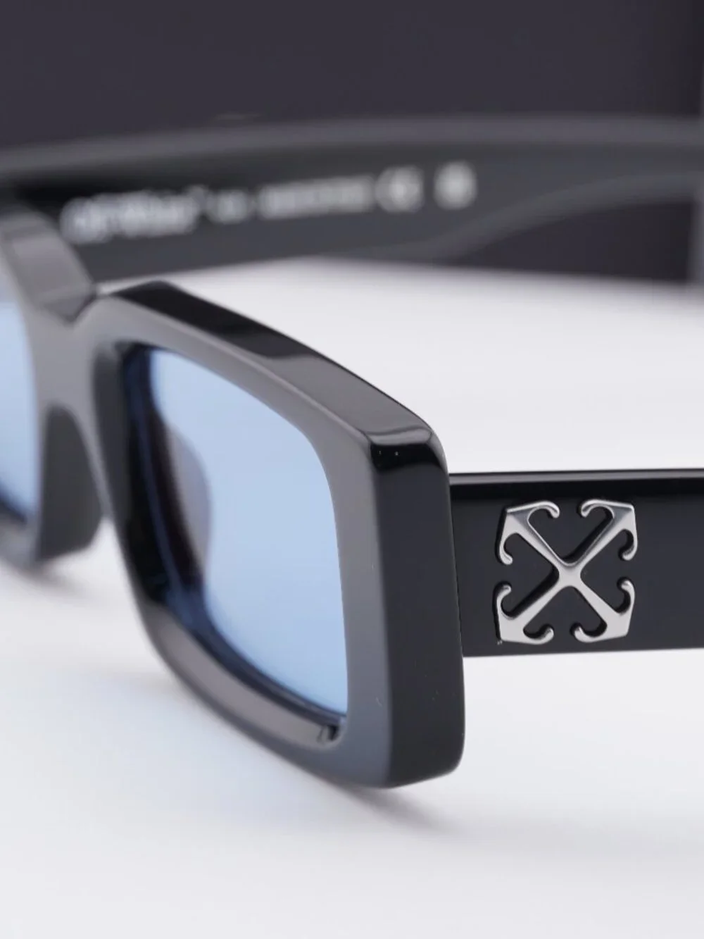 Off-White OERI127 ARTHUR 1040 Rectangle Sunglasses – Black / Blue
